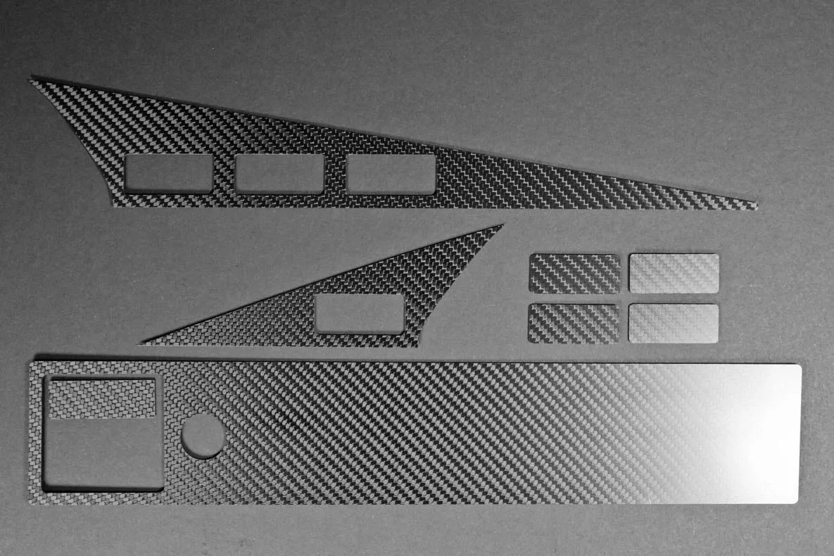 190E (W201) - Upper dash kit - Carbon fiber trim