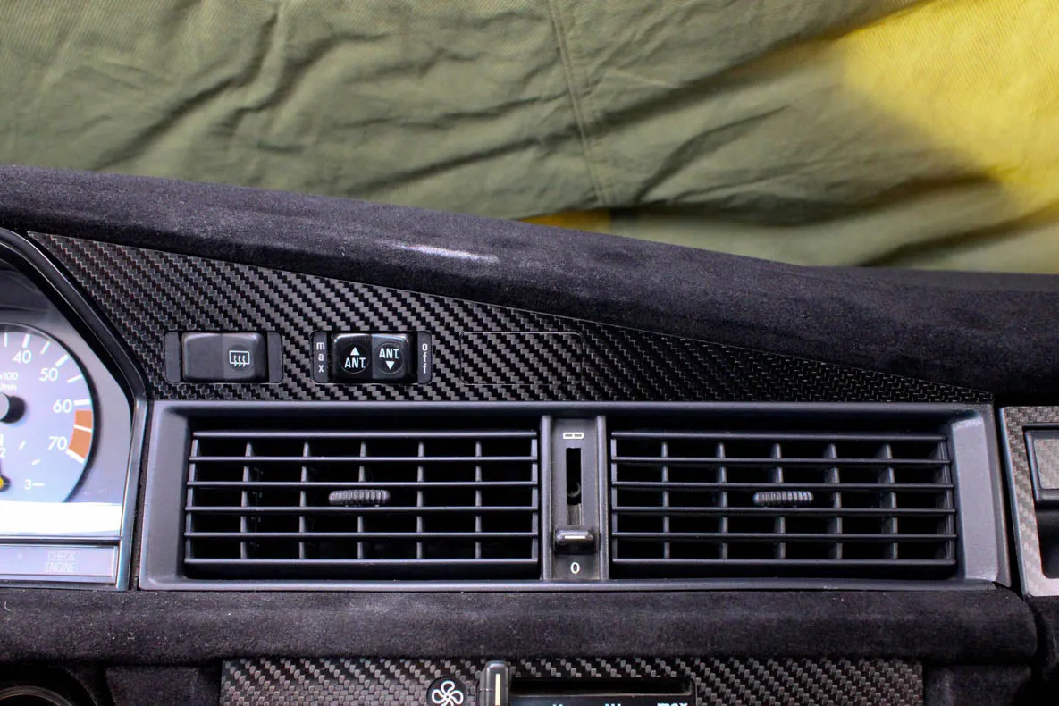190E (W201) - Upper dash kit - Carbon fiber trim