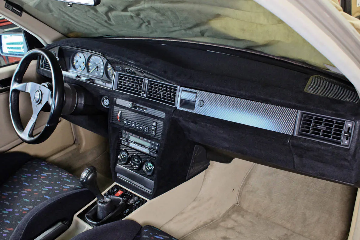 190E (W201) - Upper dash kit - Carbon fiber trim