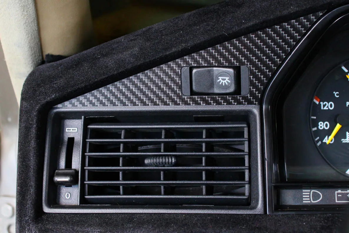 190E (W201) - Upper dash kit - Carbon fiber trim