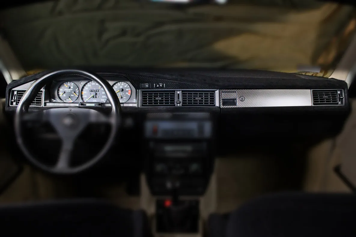 190E (W201) - Upper dash kit - Carbon fiber trim