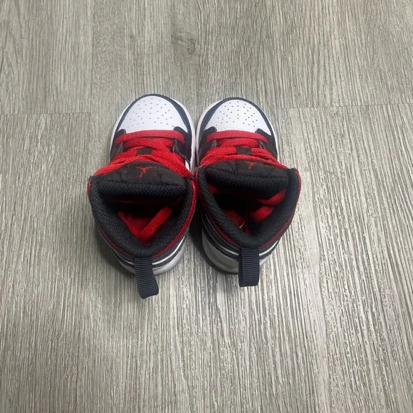 Air Jordan 1 Mid Gym Red Black Toe TD Shoe Size 4c Red DQ8425-106 Preowned
