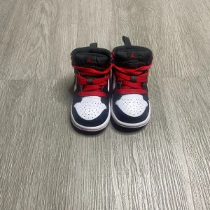 Air Jordan 1 Mid Gym Red Black Toe TD Shoe Size 4c Red DQ8425-106 Preowned