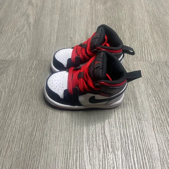 Air Jordan 1 Mid Gym Red Black Toe TD Shoe Size 4c Red DQ8425-106 Preowned
