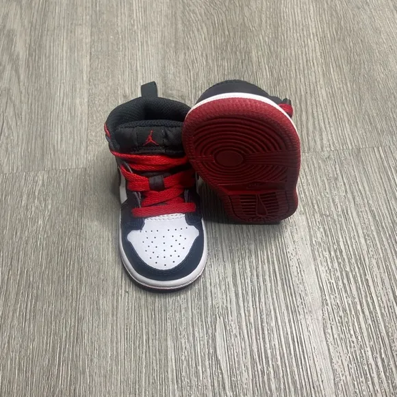 Air Jordan 1 Mid Gym Red Black Toe TD Shoe Size 4c Red DQ8425-106 Preowned