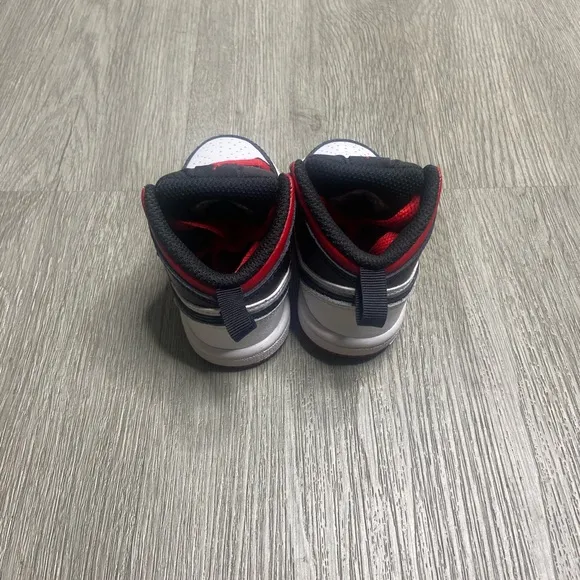Air Jordan 1 Mid Gym Red Black Toe TD Shoe Size 4c Red DQ8425-106 Preowned