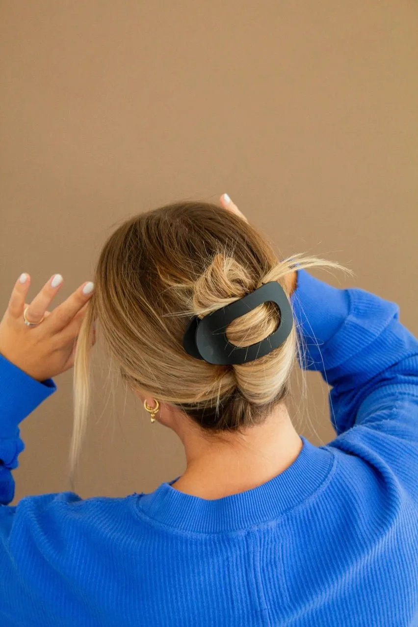 Andi Flat Cutout Claw Clip