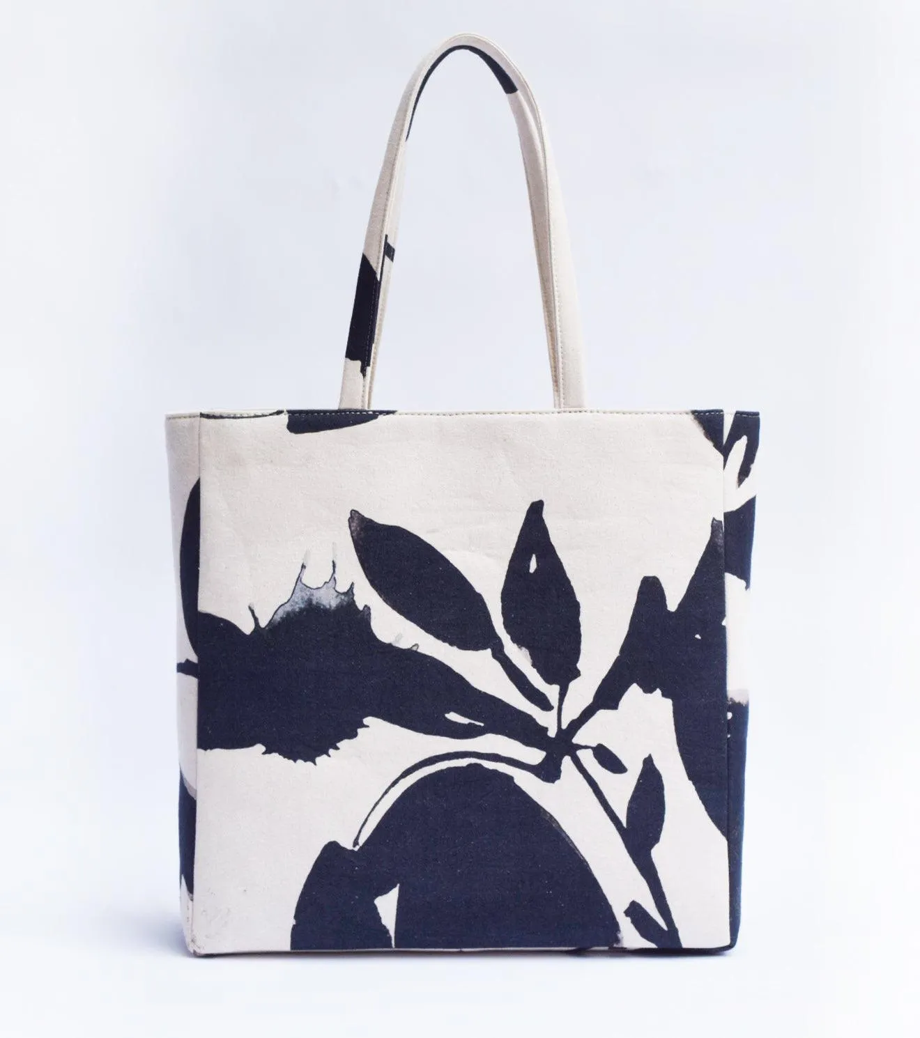 Black phoebe tote