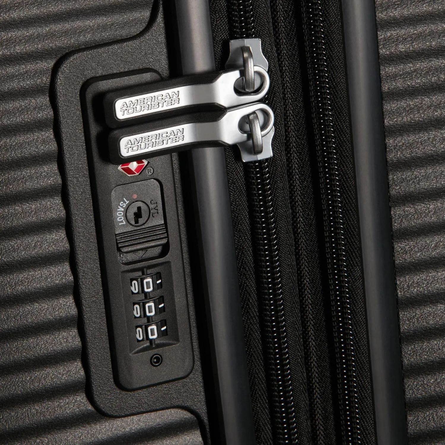 Curio Spinner Carry-On Expandable