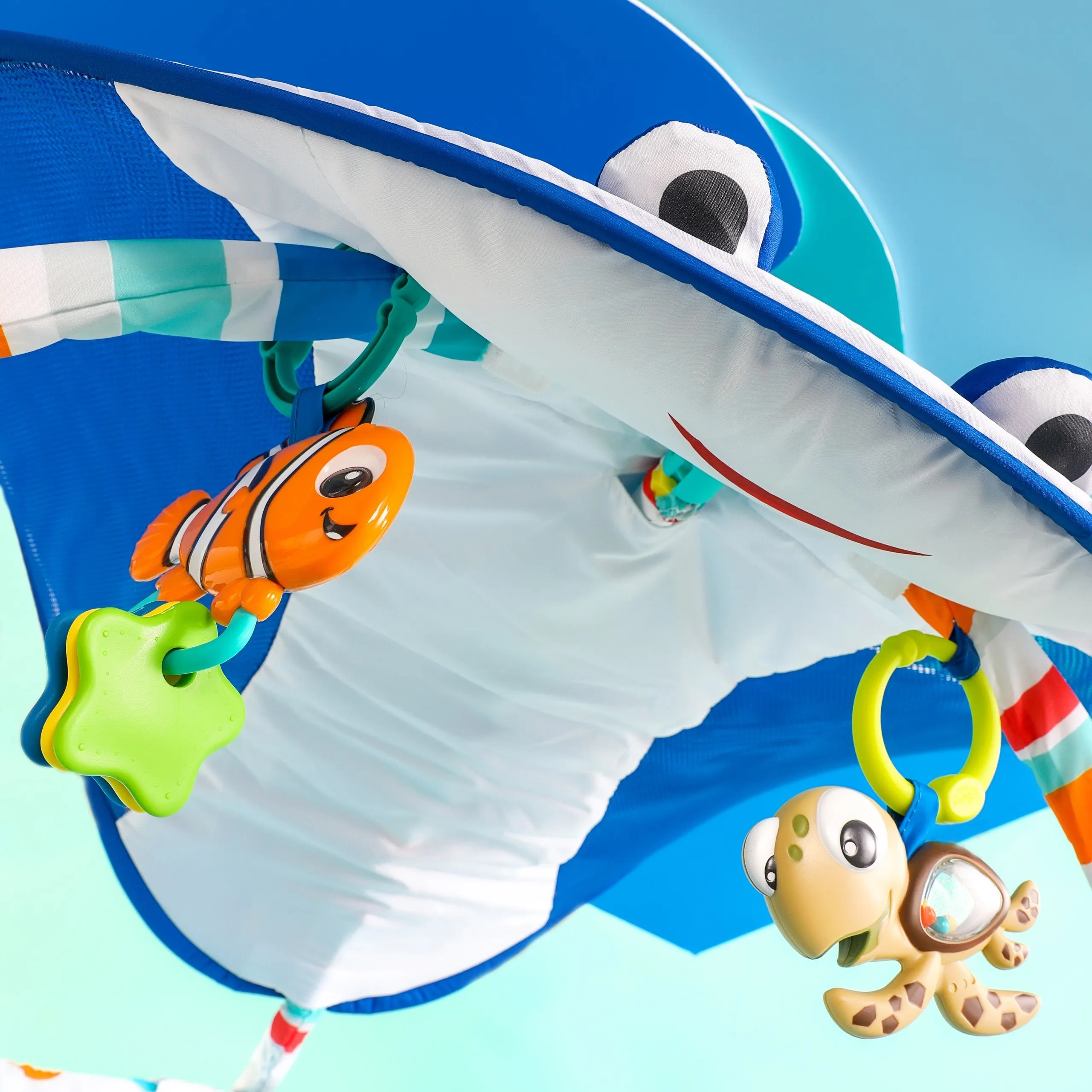 FINDING NEMO Mr. Ray Ocean Lights & Music Gym