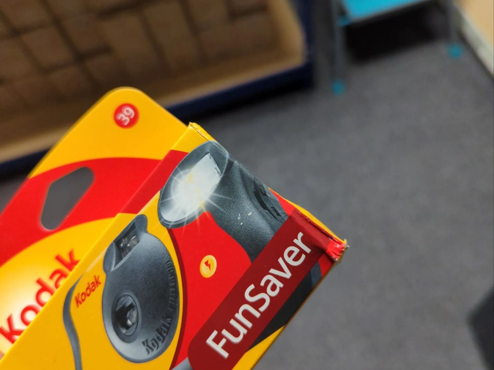 Kodak Funsaver 27 12 - Disposable Film Camera - WITH SLIGHTLY DAMAGED PACKAGING