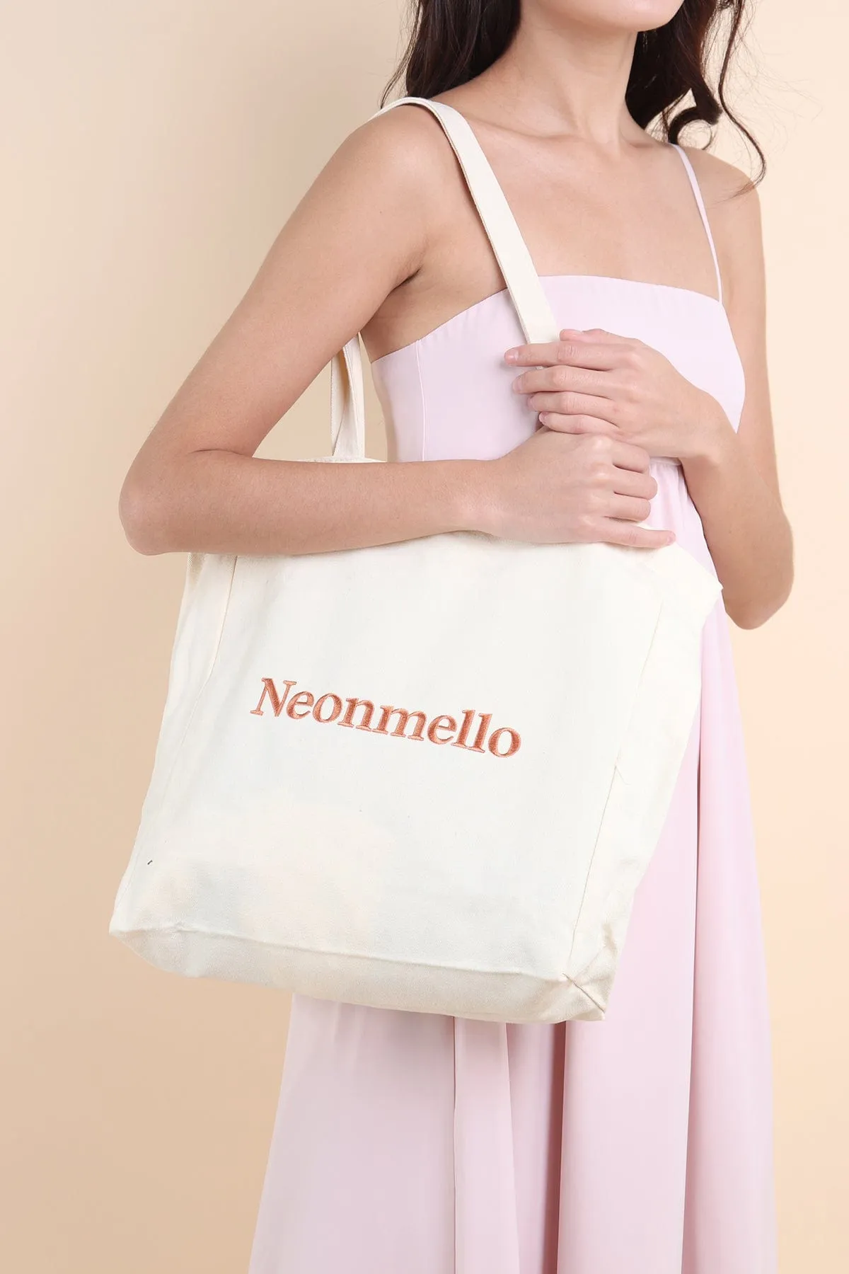 NM EVERYSLAY MAXI TOTE IN CREAM