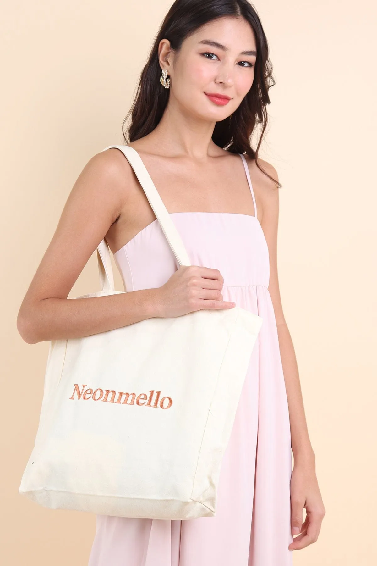NM EVERYSLAY MAXI TOTE IN CREAM