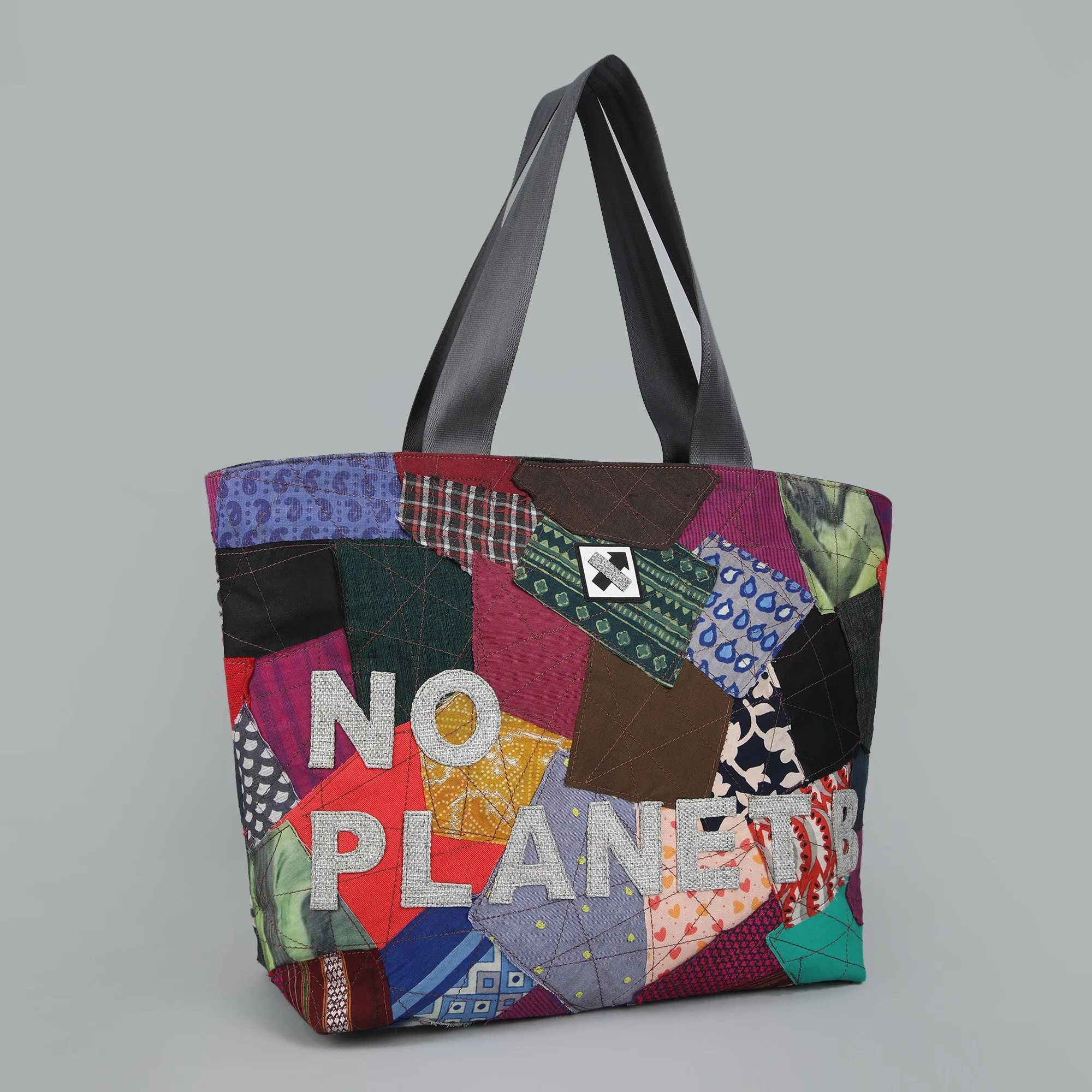 NO PLANET B 308.16 TRAVEL TOTE