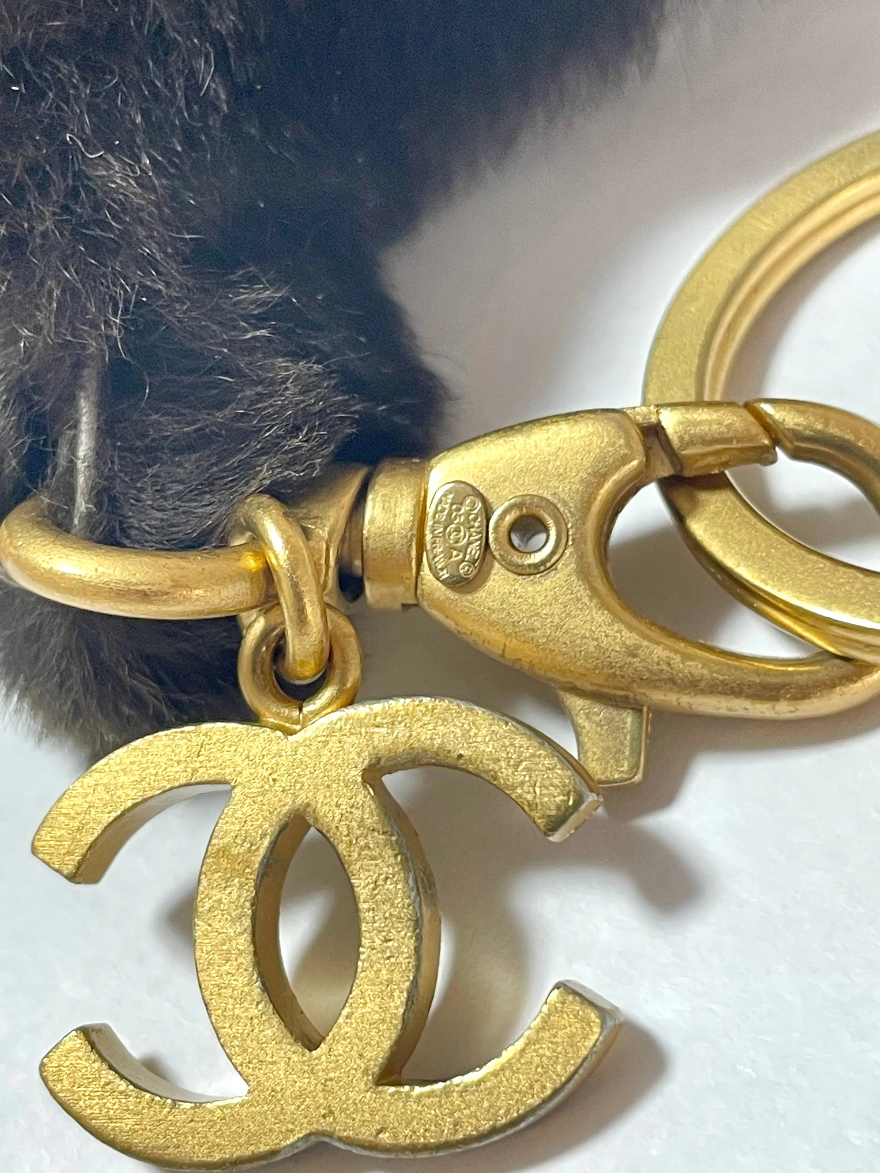 Vintage Chanel brown rabbit fur key strap, keyring with golden CC mark motif. Must have Chanel accessory. Great gift. 070107ac5